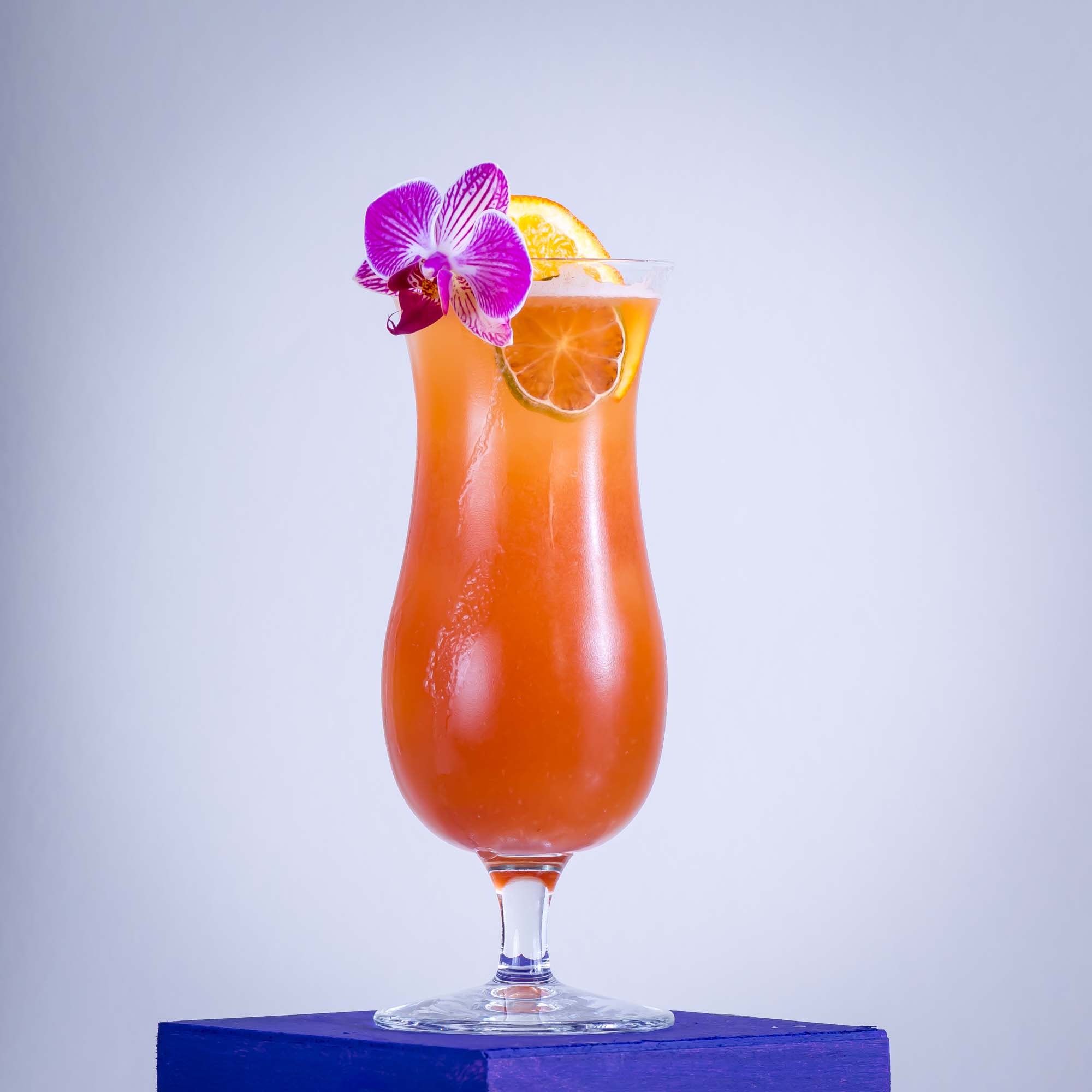 Der Bahama Mama mit Rum, Rum, Kokosrum, Ananassaft und Orangensaft.