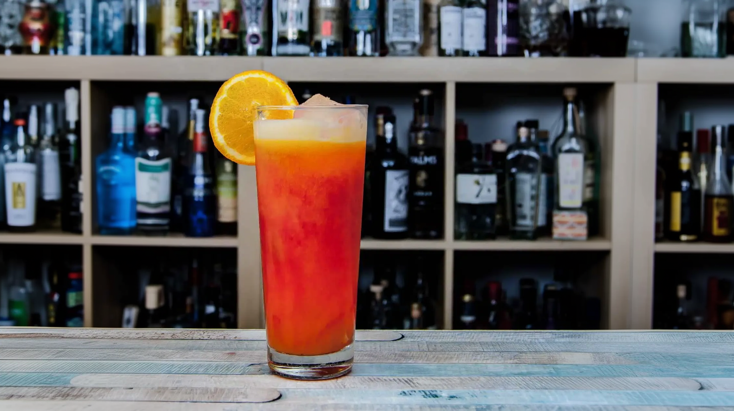 Ein Campari Orange kann lecker sein - wenn man ihn mit Liebe macht. Und mit geschäumtem Orangensaft.