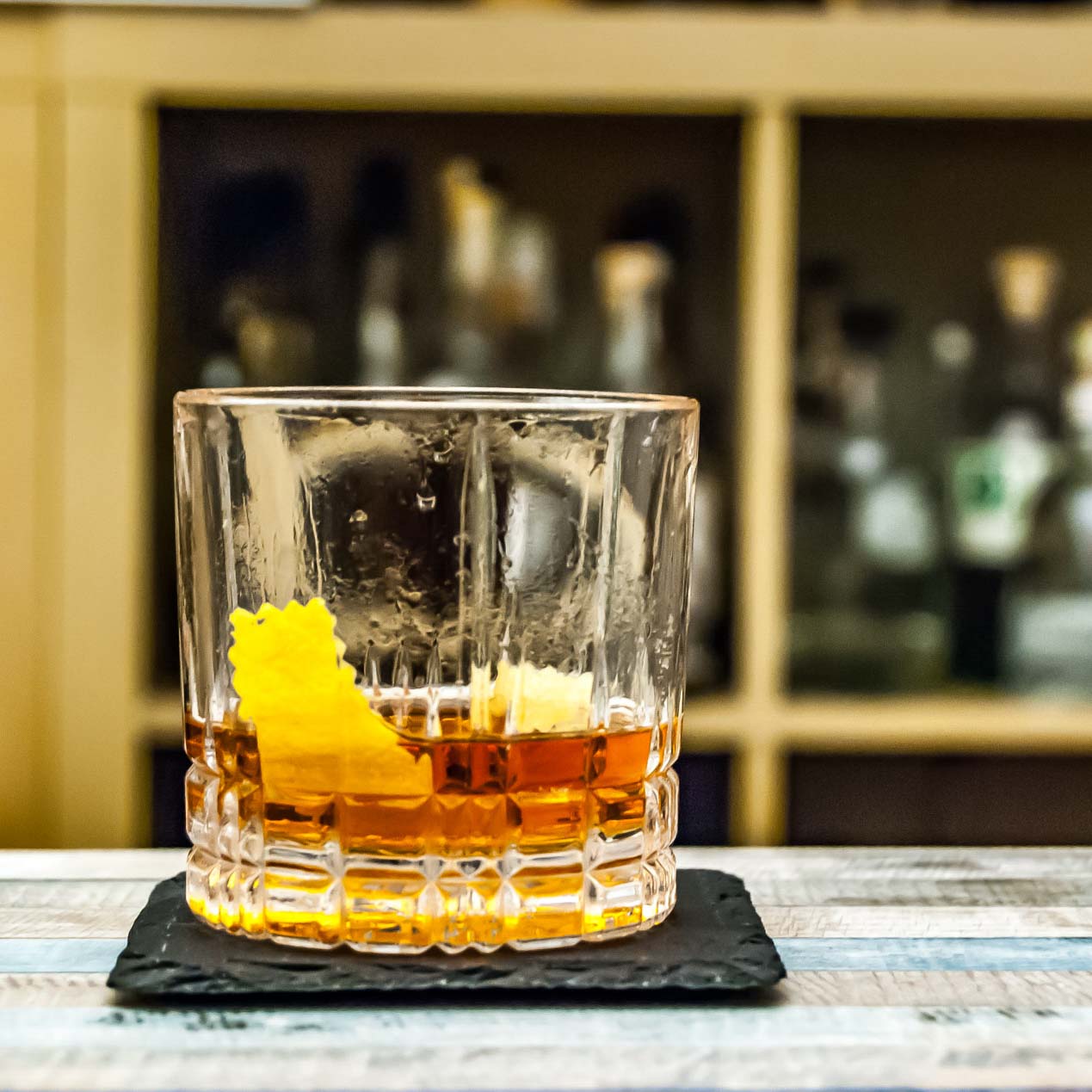 Der Sazerac Cocktail ist schlicht, stark und lauwarm.
