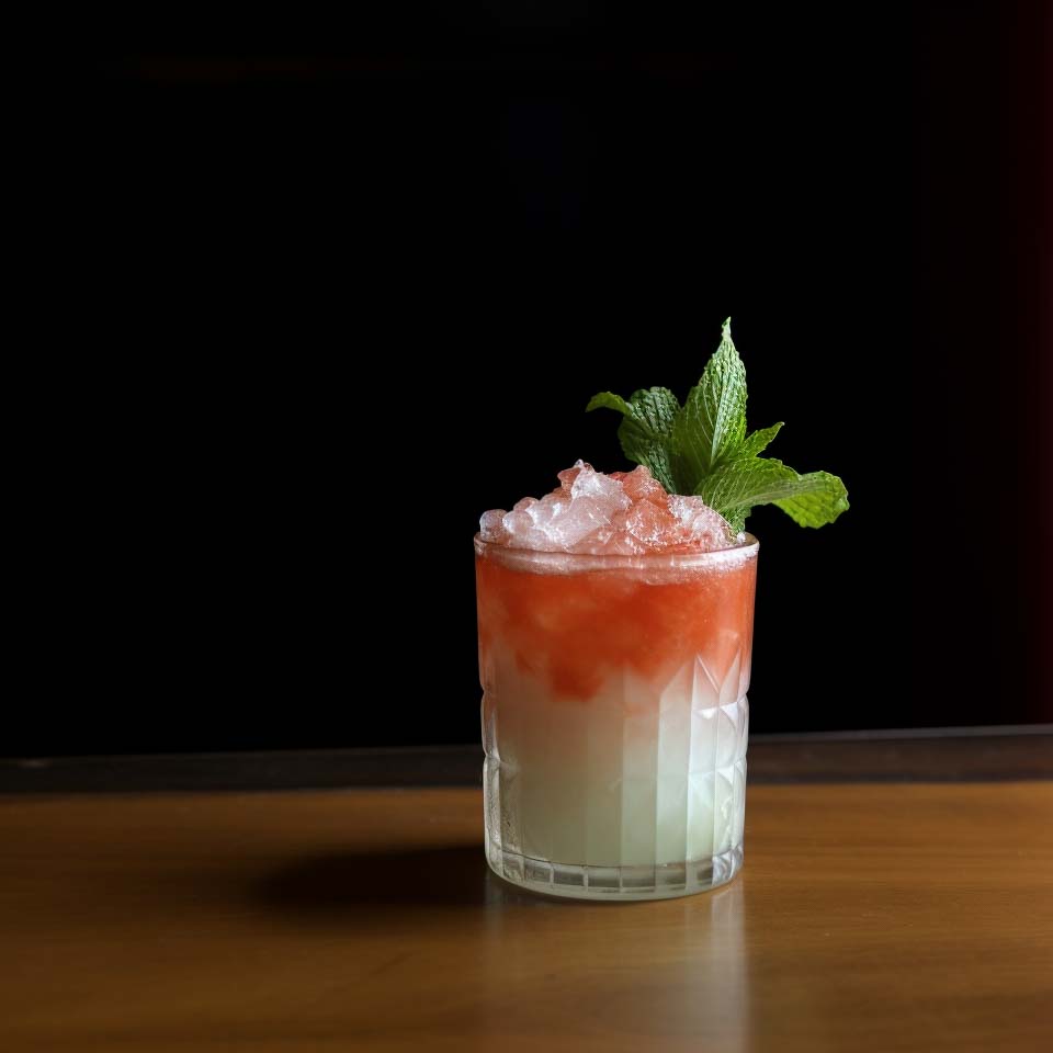 Der See no Evil Cocktail - das rote Topping stammt von den Angostura Bitters.