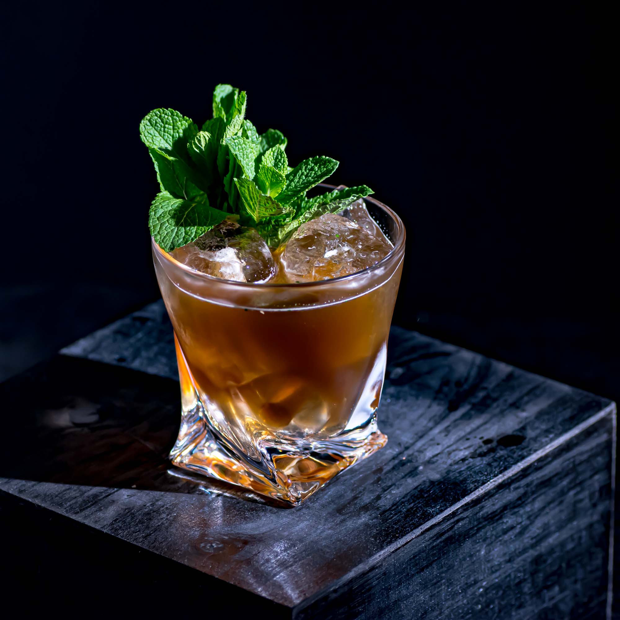 Der Torino Smash ist ein klassischer Sour mit Minze und italienischem Wermut.