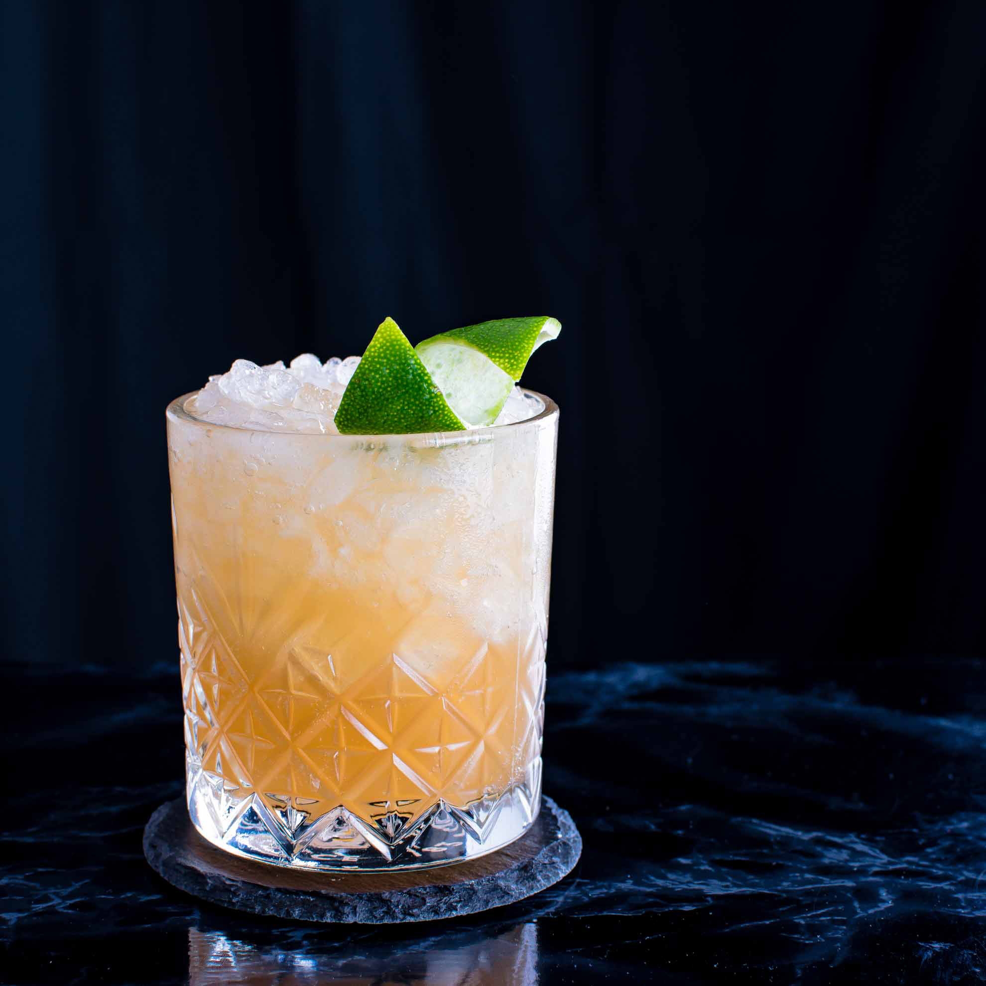 Aluna Coconut Rum im Coconut Doppelgänger Cocktail, einem Mai Tai-"Twist".
