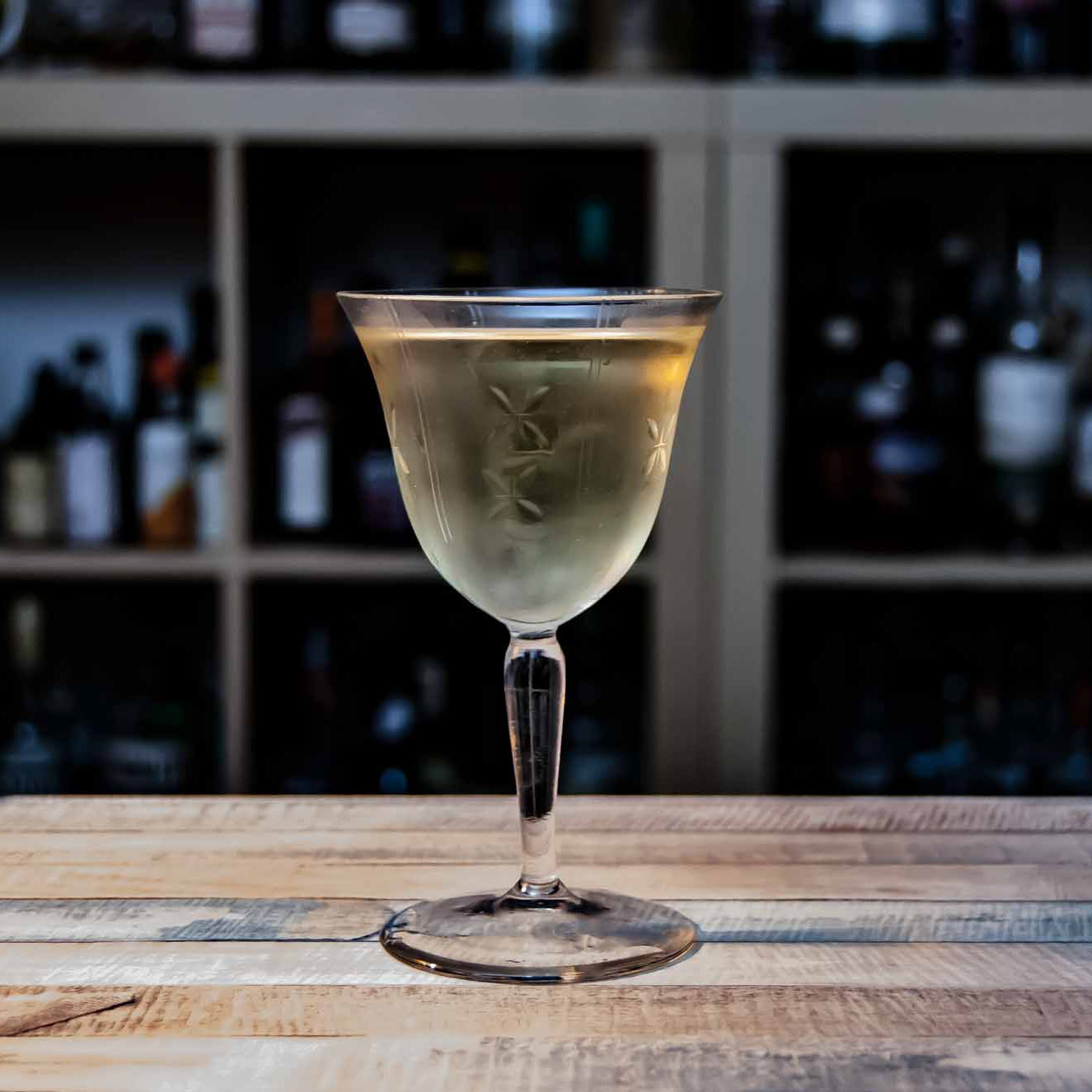 Ein Bamboo-Cocktail mit Fino Sherry und trockenem Wermut.