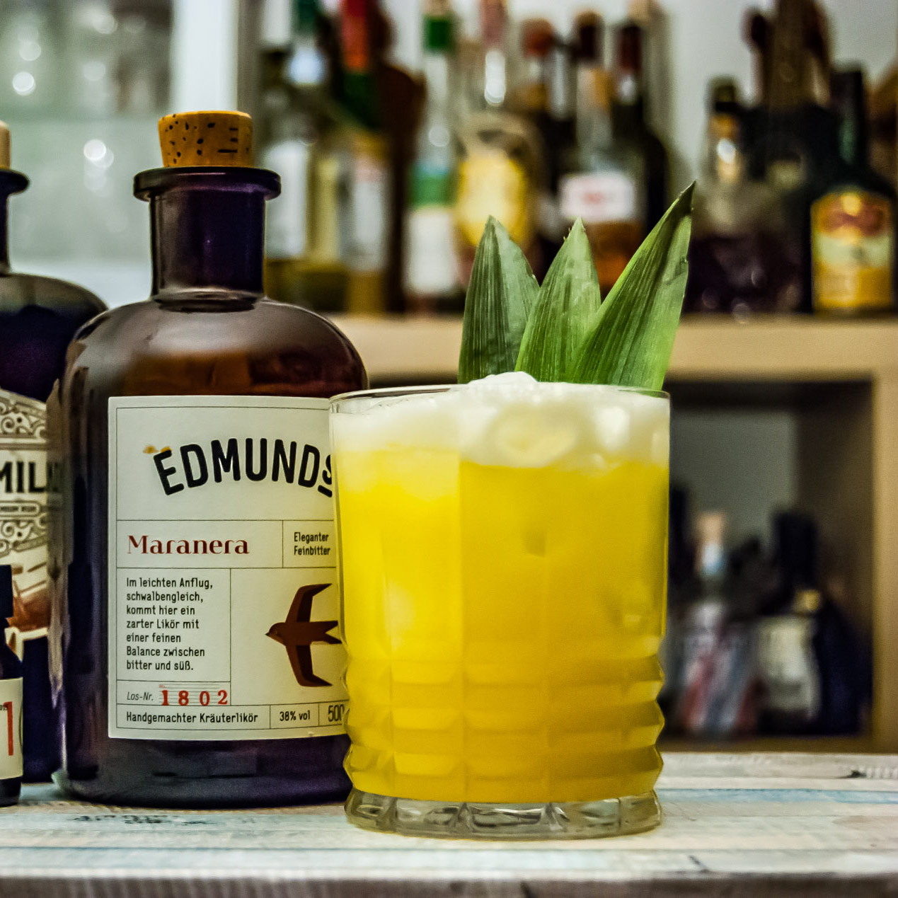 Der Edmund's Maranera in einem Kobayashi Mara mit Rum (wir nehmen Ron Elmilio) und Dr. Sours Manganero Bitters!