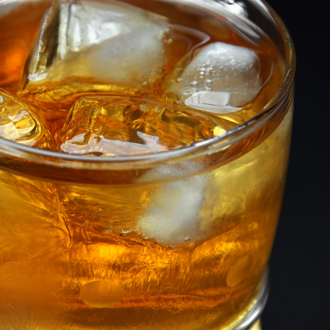 Dirty Old Bastard: Ein Cocktail aus Islay-Whisky, Lapsang Souchong und Chillie. Quelle: Fotolia.com © sattriani