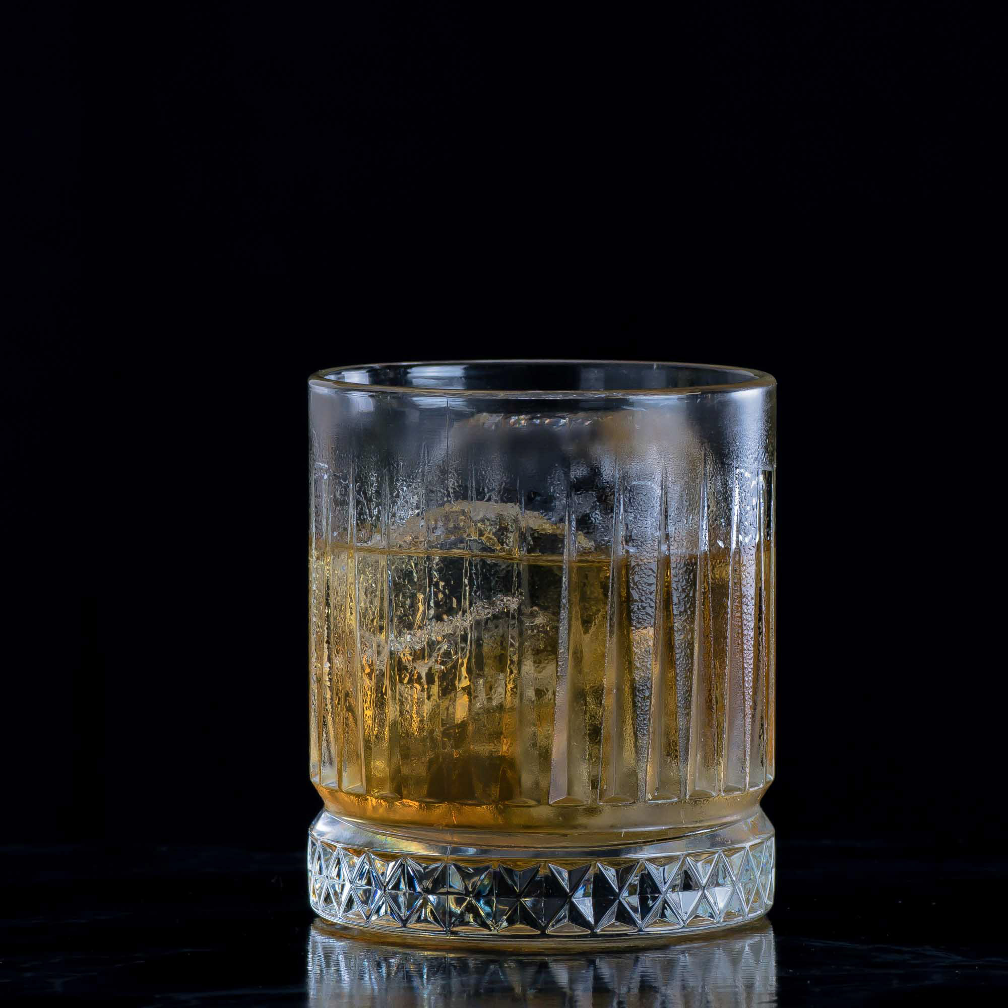 Ein French Connection Cocktail mit Amaretto und Cognac.