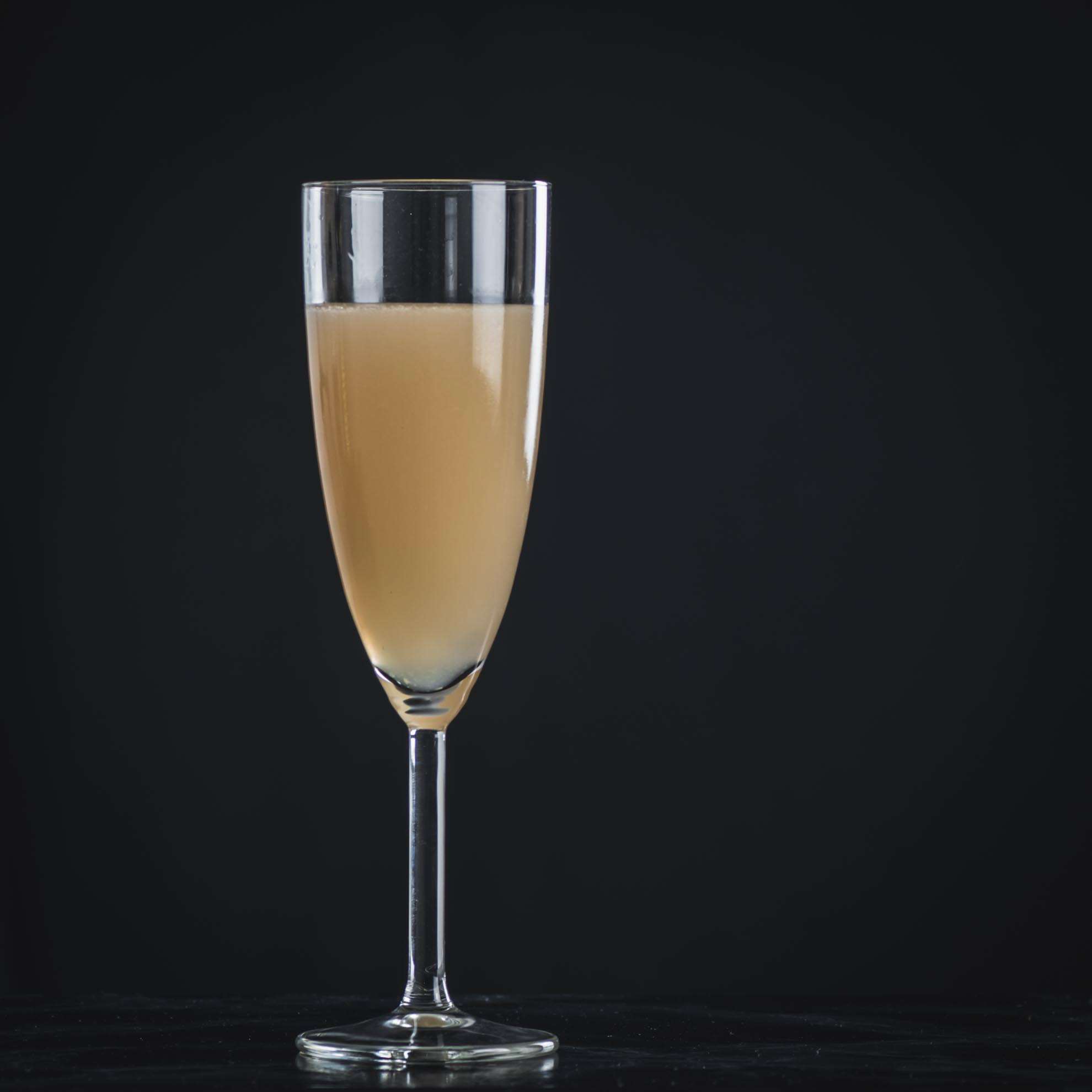 Der Dynamite ist ein klassischer Rum Punch und eigentlich nicht das, was wir uns vorgestellt hatten. Also hat die KI vermutlich alles richtig gemacht.