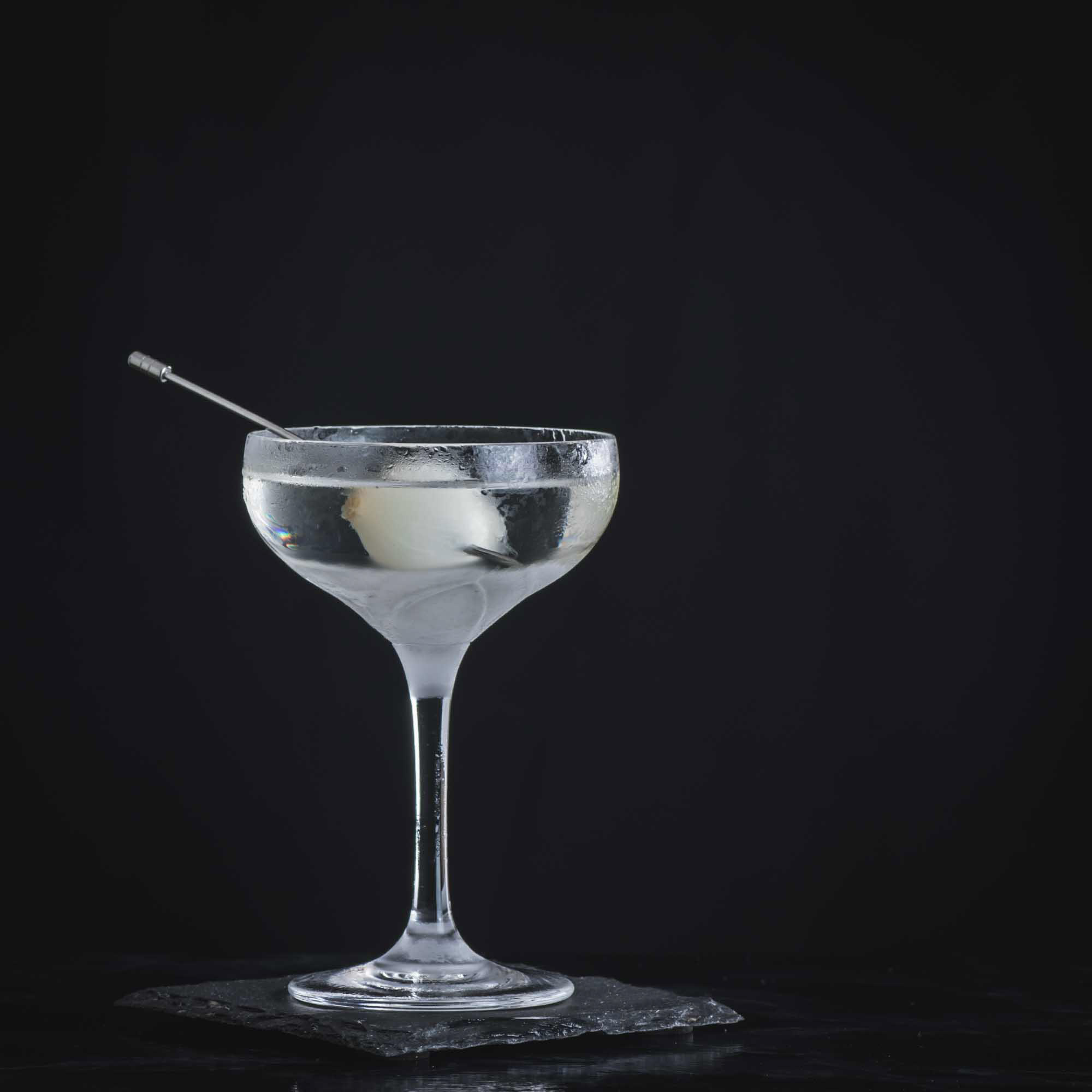 Ein Ghost Knife mit Gin, Sherry, Mezcal, Rum und mehr.