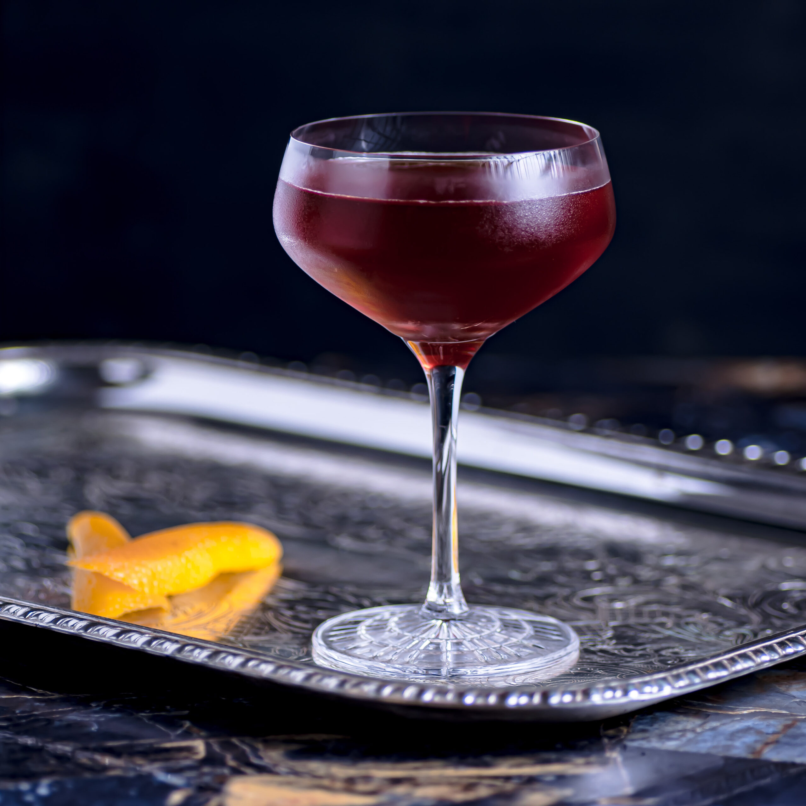 Der Last Man Standing mit Rye Whiskey, Gin, Campari und Fernet Branca.