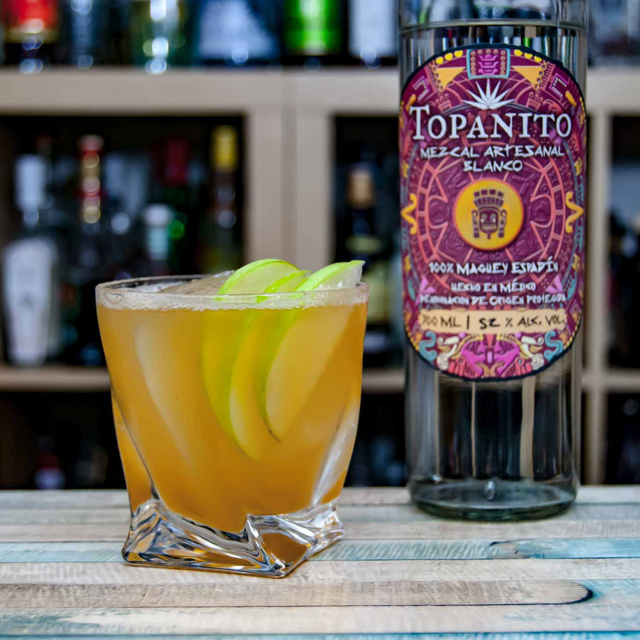 Der Granny Herrera setzt auf Rye Whiskey und Mezcal - eine Kombi, die nicht jedem gefallen wird. Uns schon.