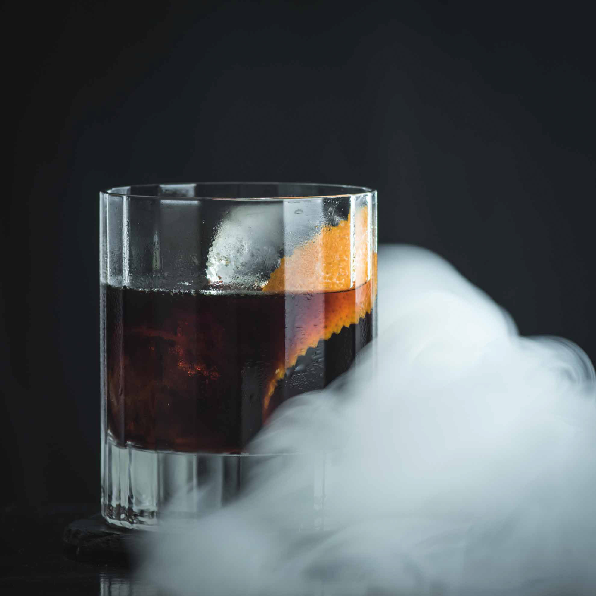 Der Vienna in Ashes mit Mozart Dark Chocolate, rauchigem Whisky und Triple Sec.