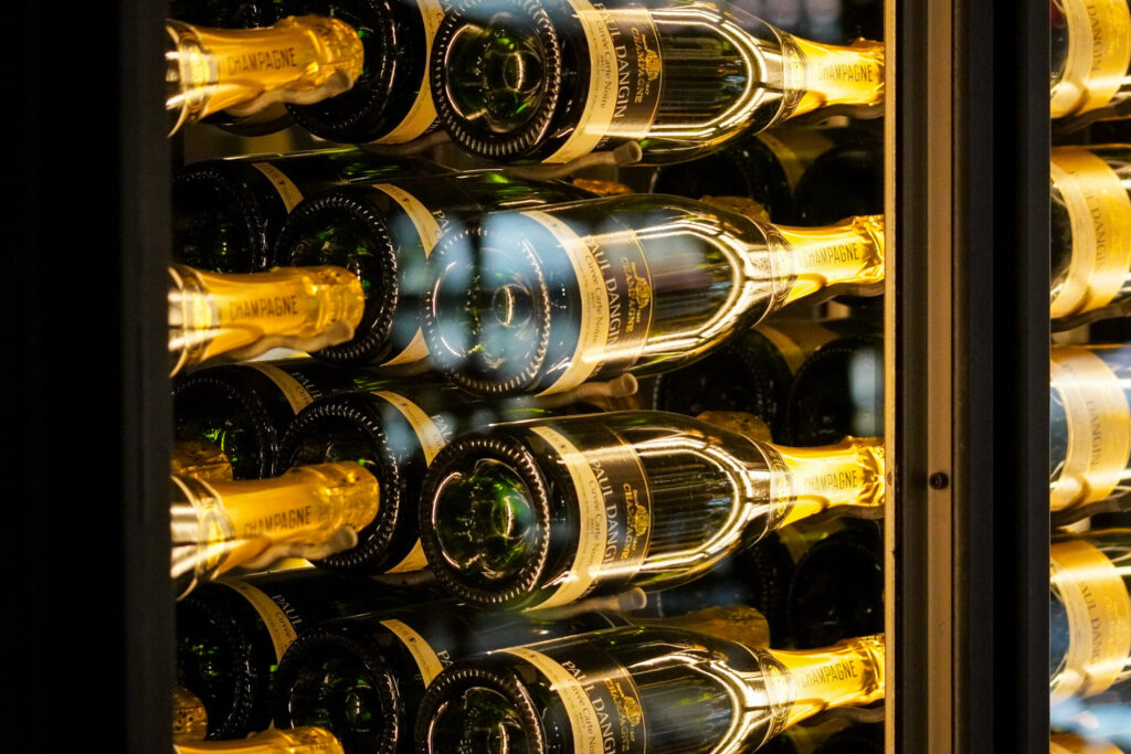 Ein richtiger Weinkühlschrank ist Luxus – aber einer, den man bei gehobenen Anlässen sofort schmeckt