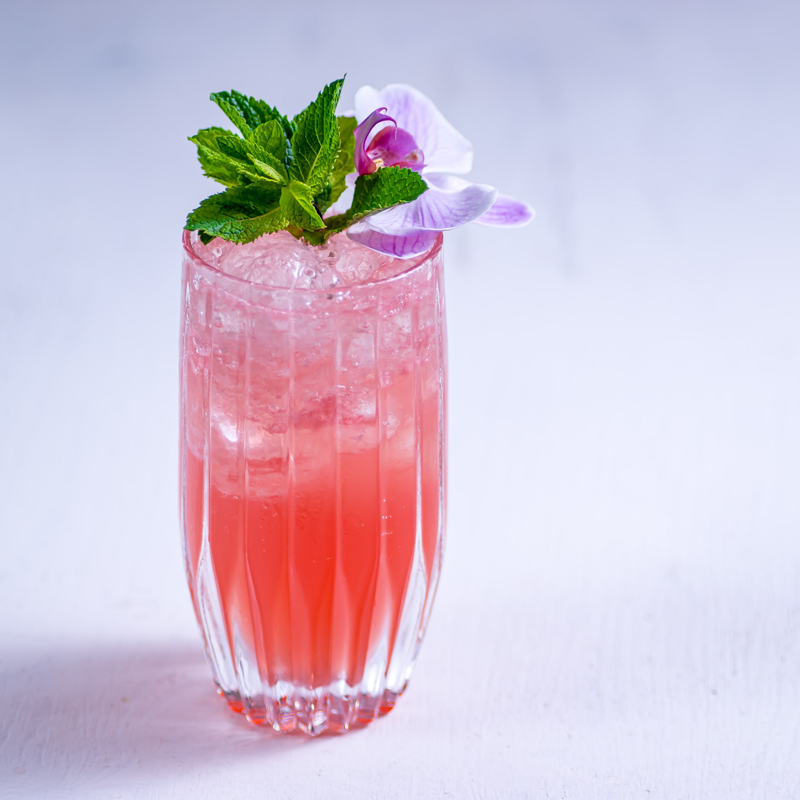 Ein Baijiu Cannonball Cocktail.