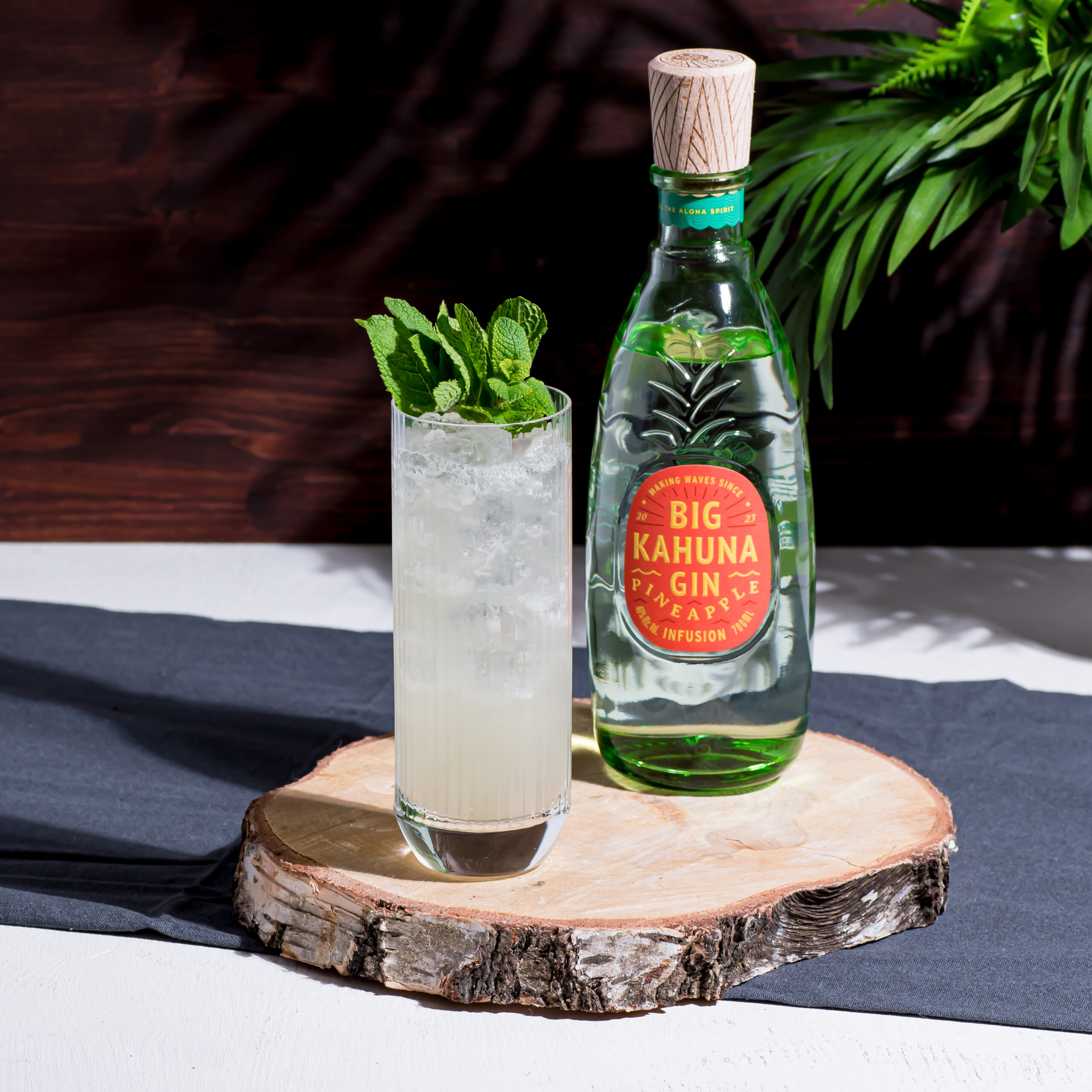 Ein Kahuna Lapaʻau-Cocktail mit Big Kahuna Gin und Chartreuse.