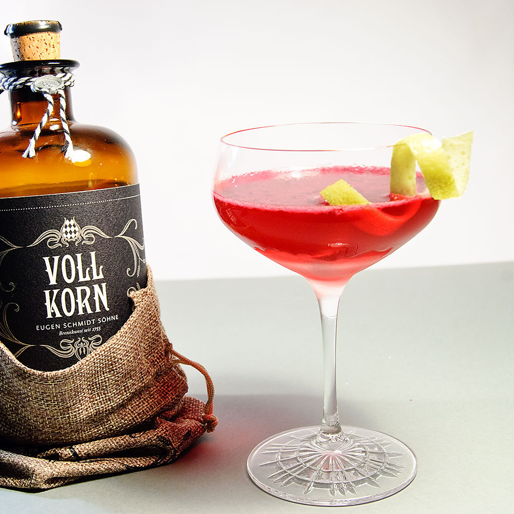 Der Vollkorn in einem fantastischen Kornpolitan-Cocktail mit Rote-Beete-Saft!