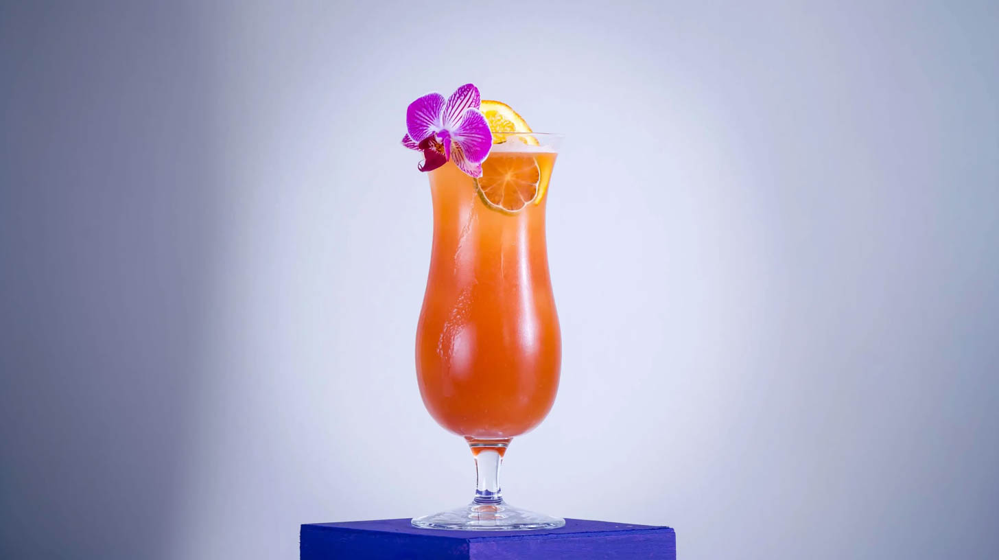 Der Bahama Mama mit Rum, Rum, Kokosrum, Ananassaft und Orangensaft.