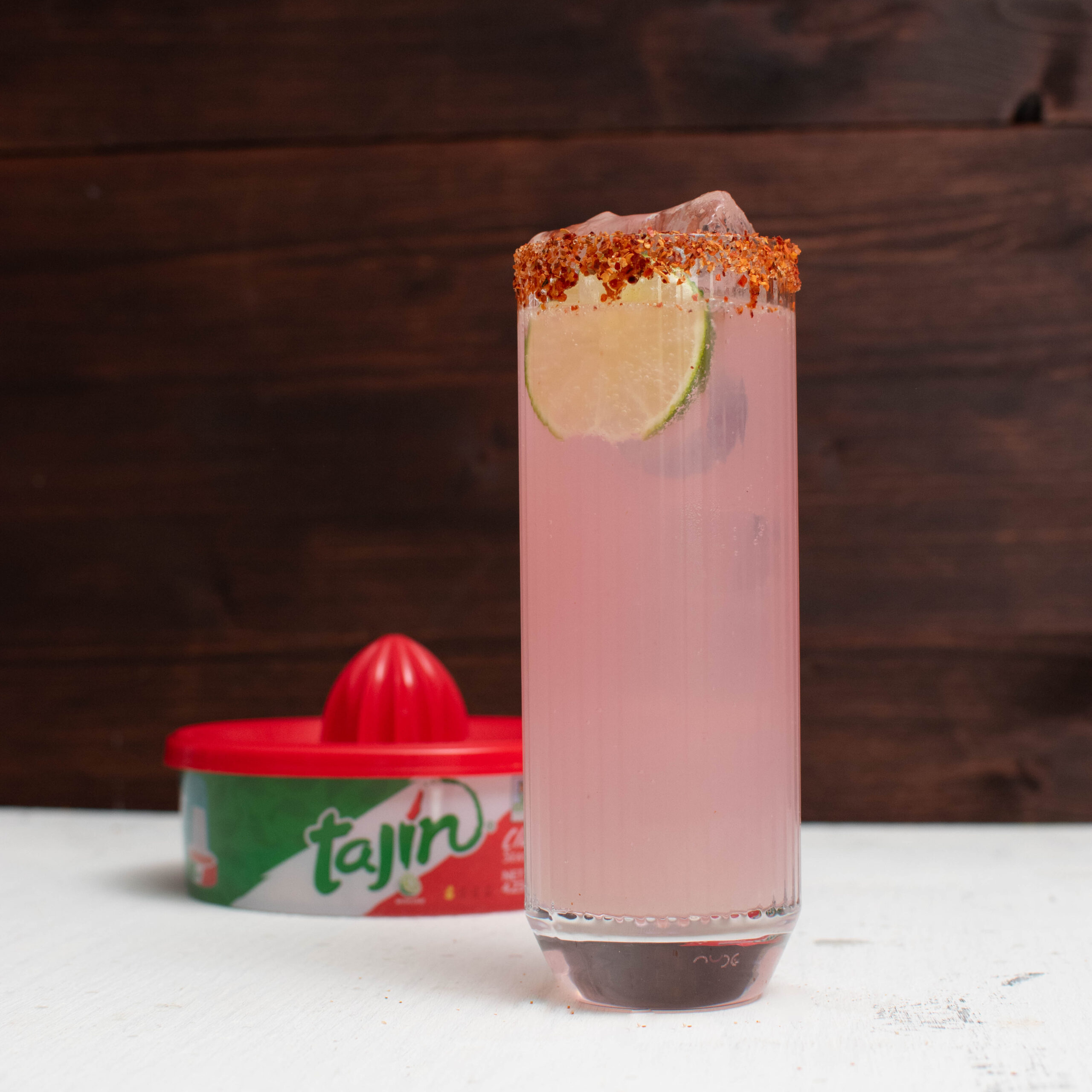 Eine Paloma mit Tajín-Rim.
