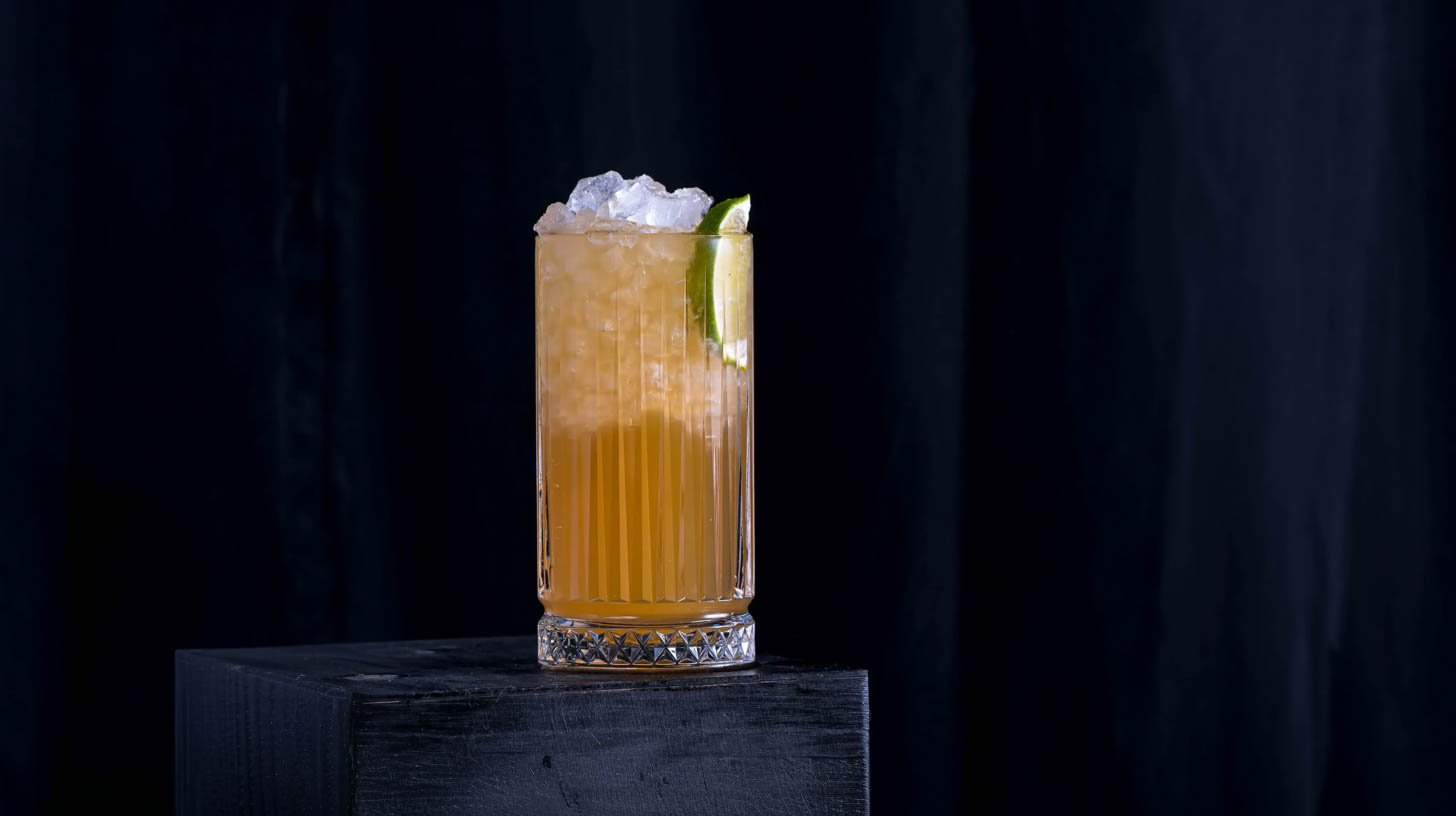 Der Tiefseetaucher-Cocktail aus Charles Schumanns nautischer Rum-Trilogie.